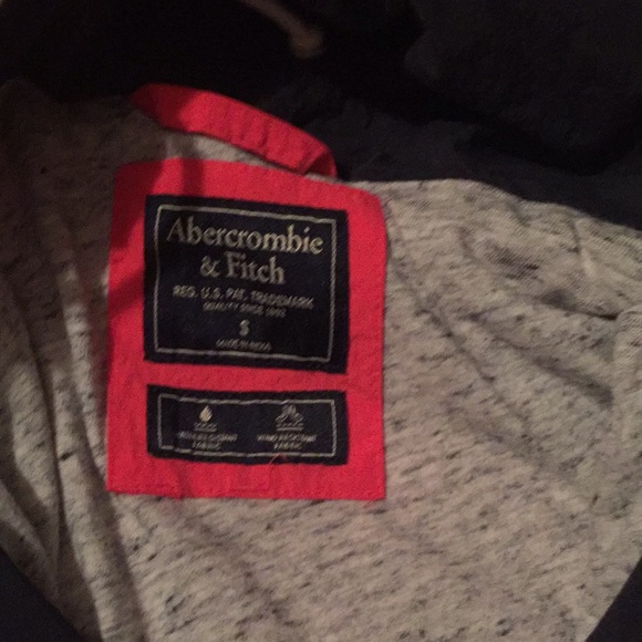 Windbreaker - Picture 3 of 3